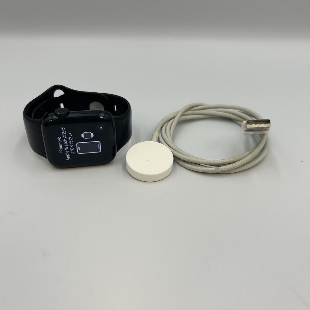 Apple Watch SE (1st Gen ) 40MM Black Aluminum (GPS-only) Cable - Tested Working